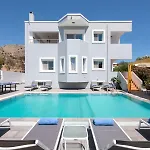 Bella With Private Pool And Hot Tub