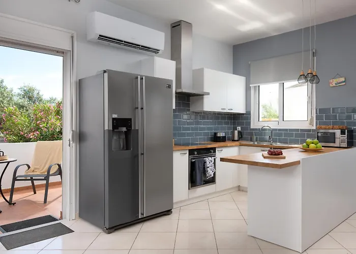 Bella With Private Pool And Hot Tub 라도스