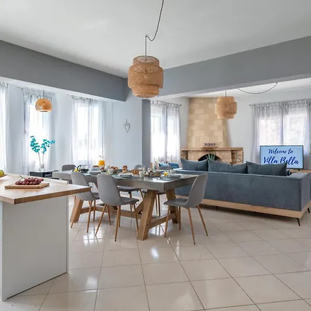 Bella With Private Pool And Hot Tub