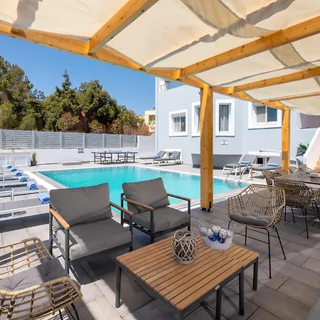 Villa Bella With Private Pool And Hot Tub Lárdosz