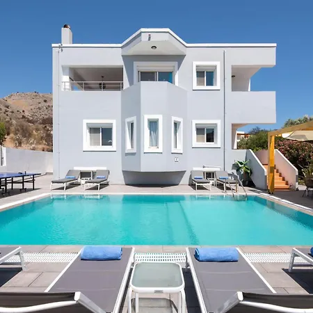 Bella With Private Pool And Hot Tub