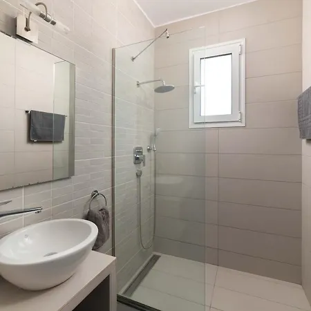 Bella With Private Pool And Hot Tub * Lardos