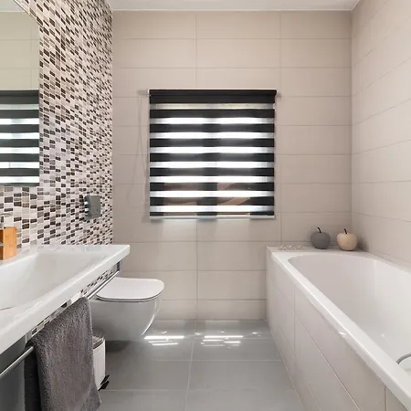 Villa Bella With Private Pool And Hot Tub *