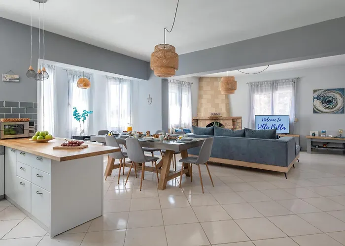 Bella With Private Pool And Hot Tub