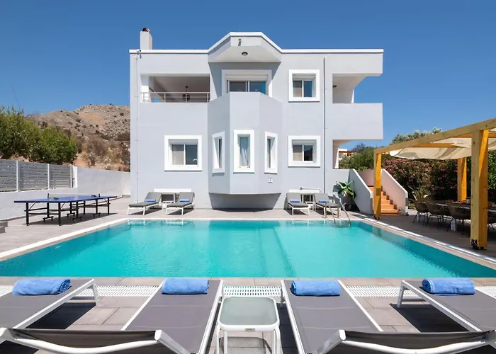 Bella With Private Pool And Hot Tub