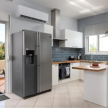 Bella With Private Pool And Hot Tub 라도스