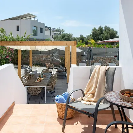 Bella With Private Pool And Hot Tub * Lardos