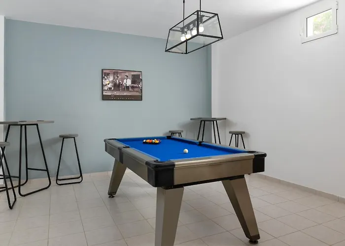 Bella With Private Pool And Hot Tub *